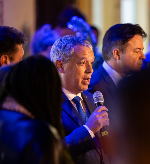 am_20250925_201629_6232