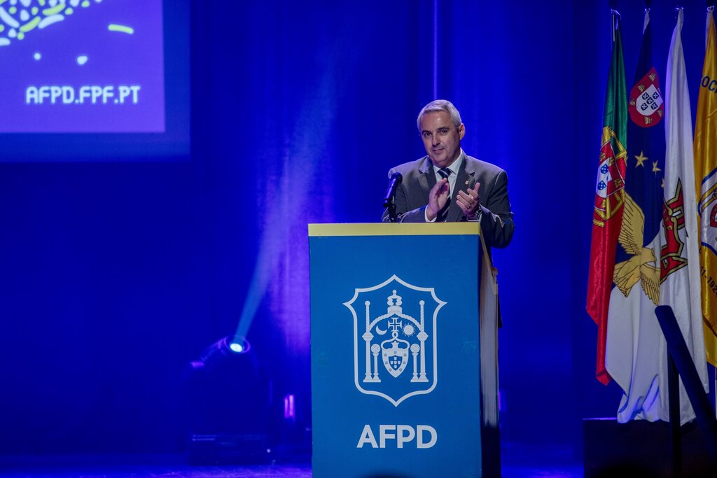 Méritos no desporto e no ensino abrem “novos horizontes” ao futuro da juventude, diz Pedro Nascim...