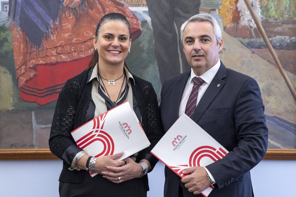 Câmara celebra contrato-programa com o Coliseu Micaelense para realização da Capital Portuguesa d...