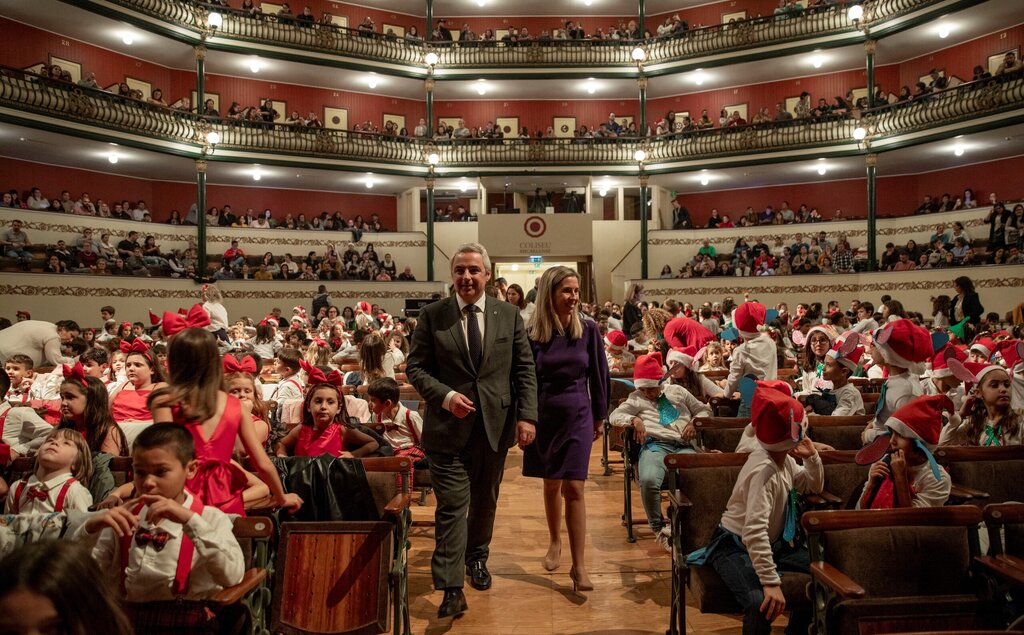 Mais de mil pais e crianças da rede de ATL de Ponta Delgada celebram o Natal no Coliseu