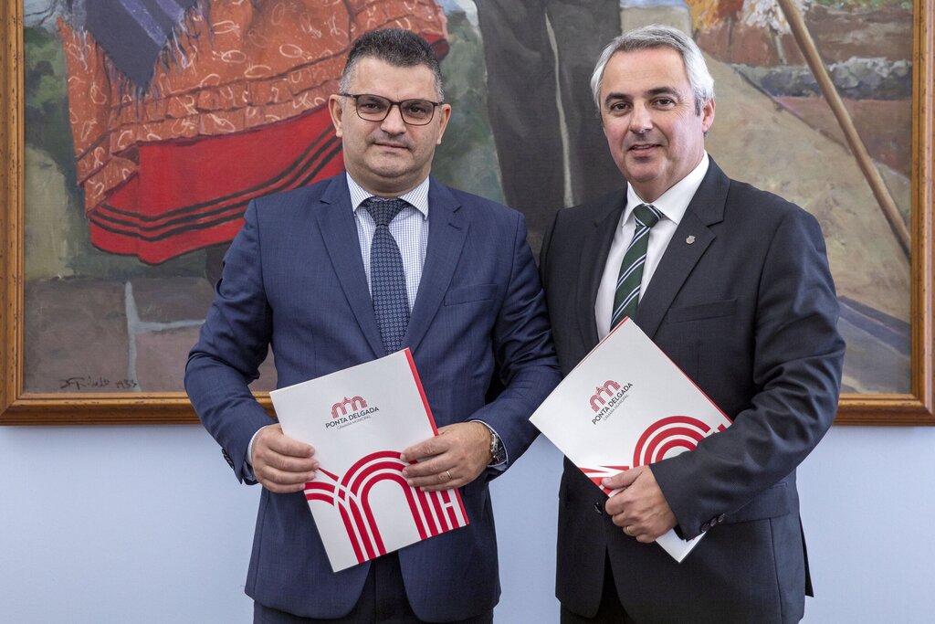 Câmara de Ponta Delgada assina protocolo de cooperação com a Filarmónica Lira Nossa Senhora da Es...