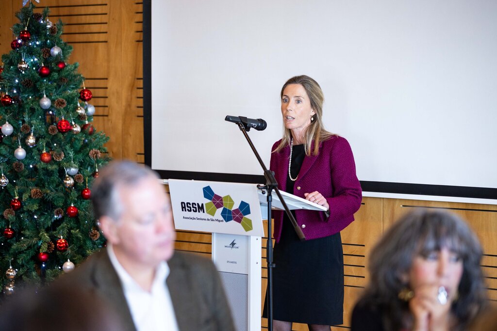 Cristina do Canto Tavares reforça laços com Associação de Seniores de São Miguel nesta quadra nat...