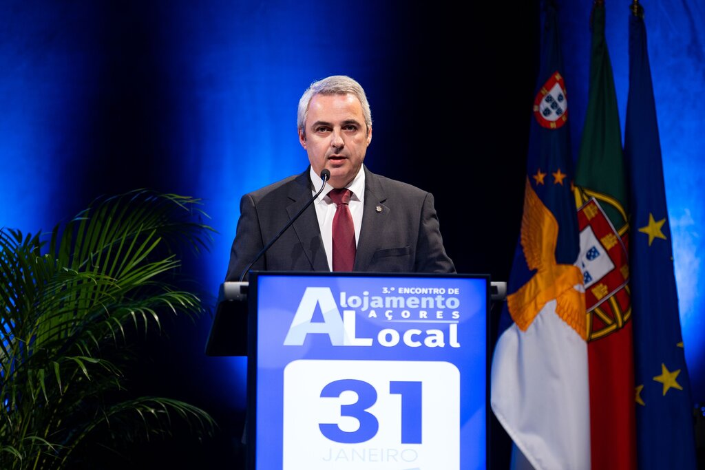 “Eu não vou aumentar os impostos aos cidadãos de Ponta Delgada em detrimento da taxa turística”, ...