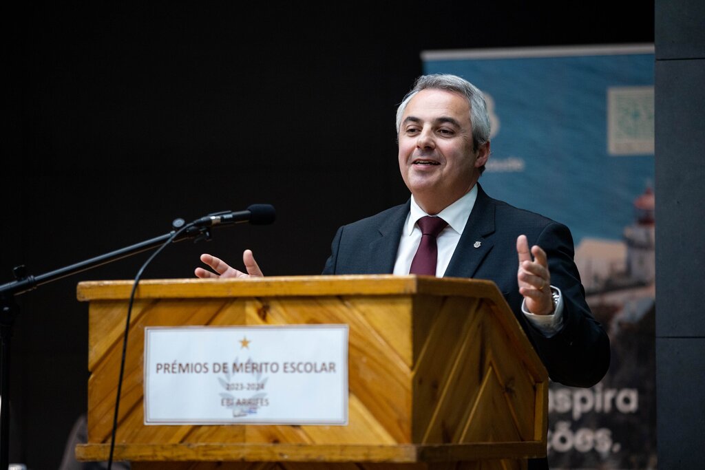 Pedro Nascimento Cabral felicita alunos de mérito da EBI de Arrifes
