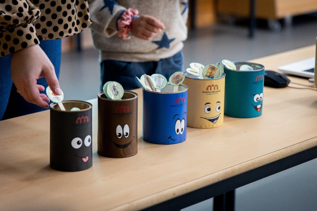 Escolas de Ponta Delgada recebem ação de sensibilização sobre separação de resíduos urbanos