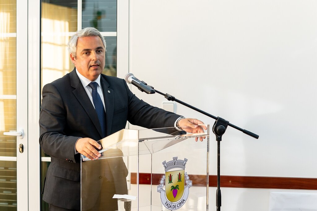 Câmara Municipal adjudica obra do novo parque de estacionamento na Fajã de Cima