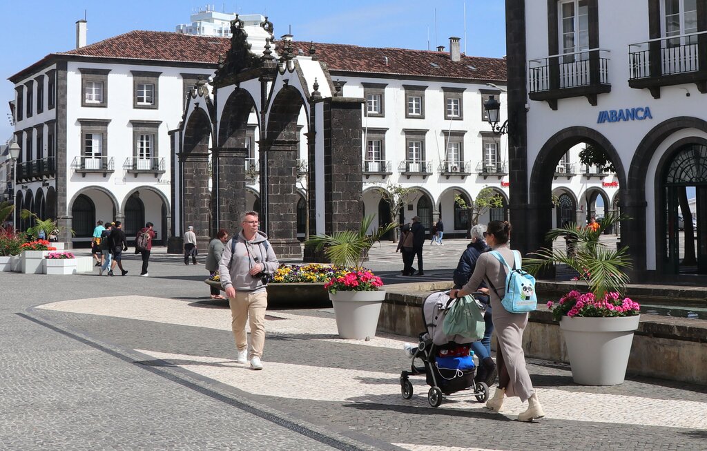 Câmara Municipal de Ponta Delgada atribui 67 mil euros de apoio à Natalidade
