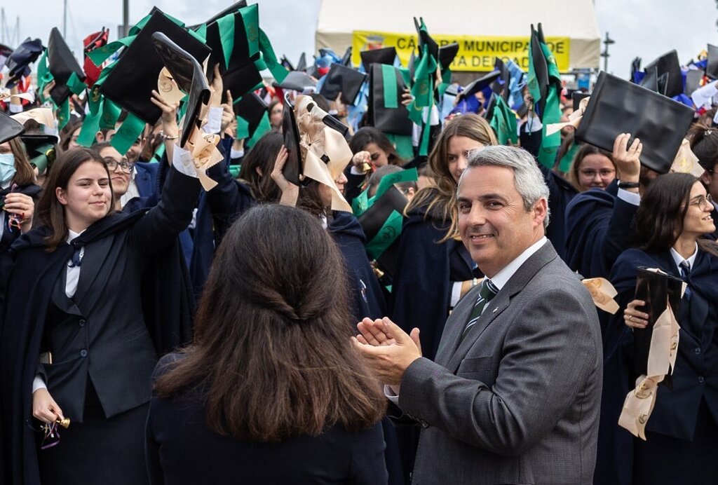 Câmara Municipal de Ponta Delgada apoia 427 universitários num investimento histórico de 622 mil ...