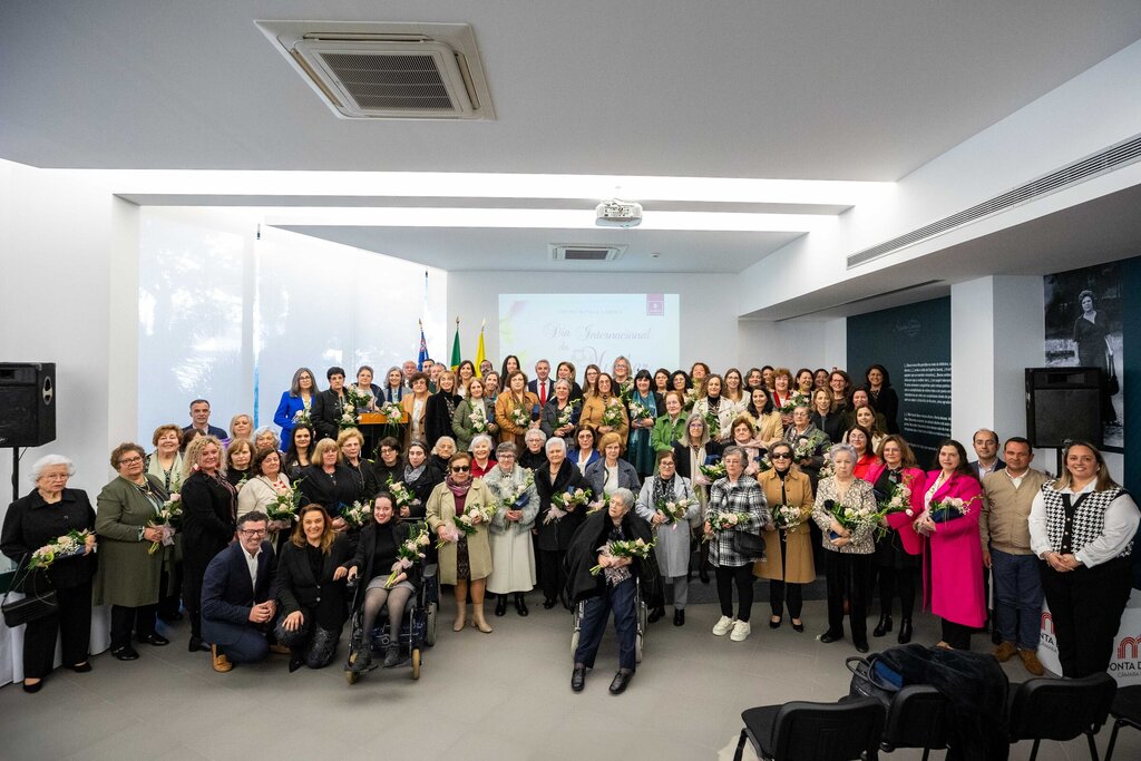 Pedro Nascimento Cabral homenageia mais de 60 mulheres das 24 freguesias de Ponta Delgada