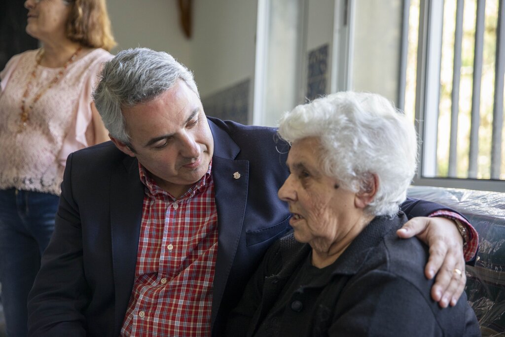 Ponta Delgada reconhecida com selo de mérito de Autarquia que Cuida dos Cuidadores Informais