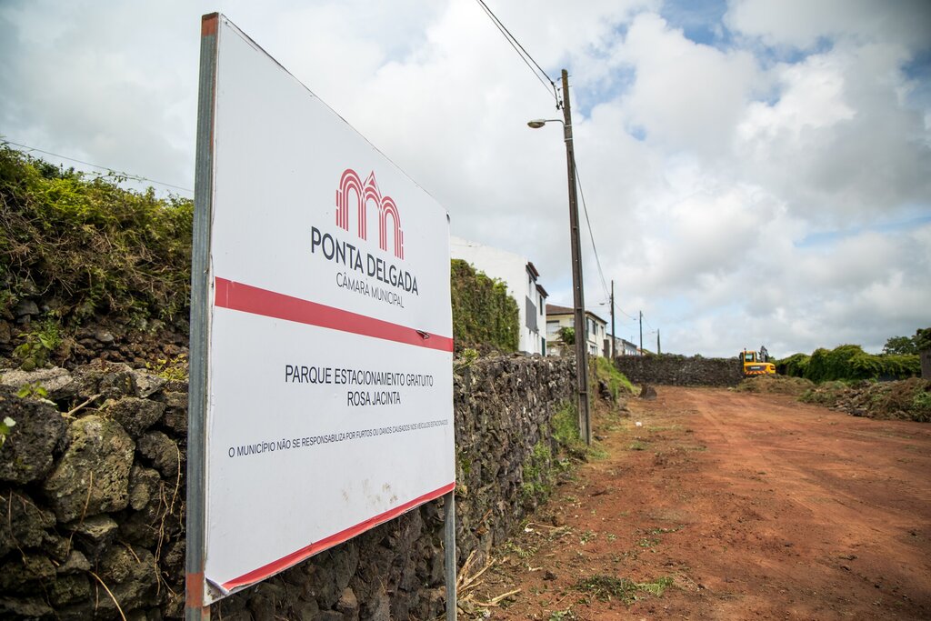 Câmara Municipal inicia construção de novo parque de estacionamento na Fajã de Cima
