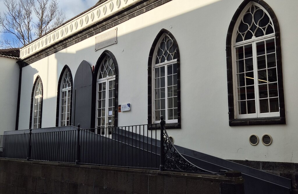 Frente do edif&iacute;cio da Biblioteca Municipal